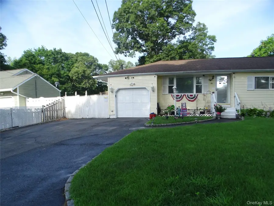 22 Newtown Avenue, Selden, NY 11784 - #2