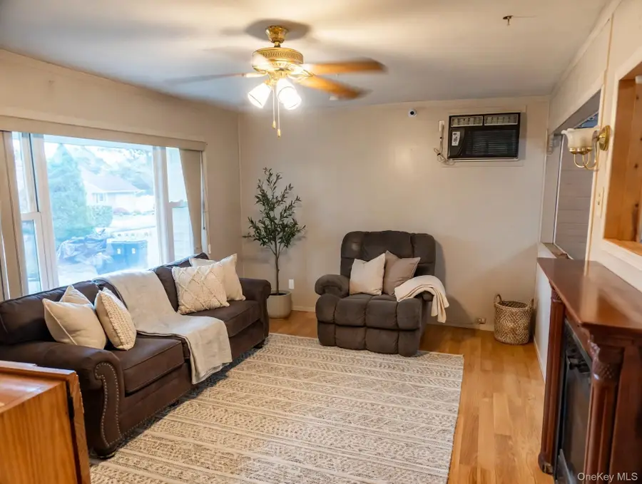 22 Newtown Avenue, Selden, NY 11784 - #3