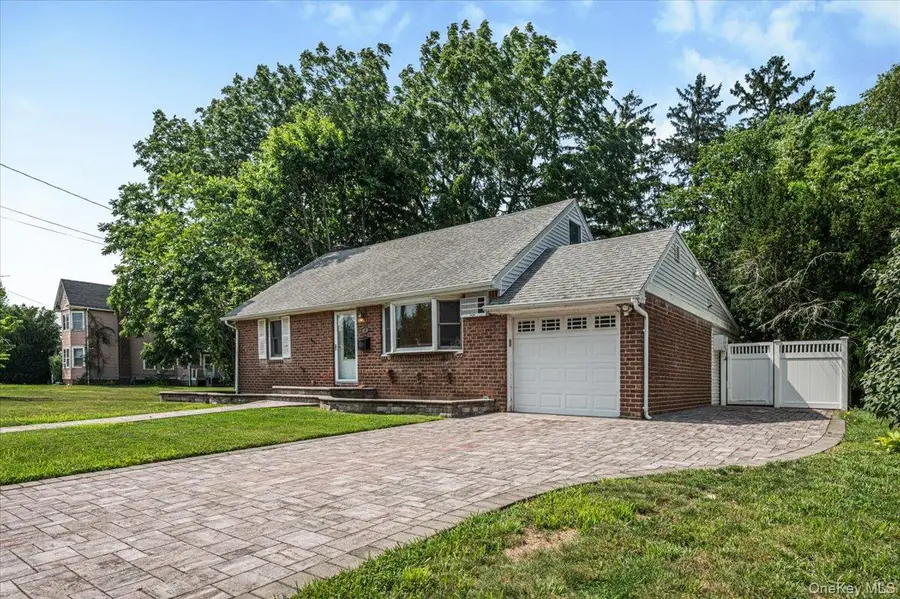 9 Tudor Road, Farmingdale, NY 11735 - #3