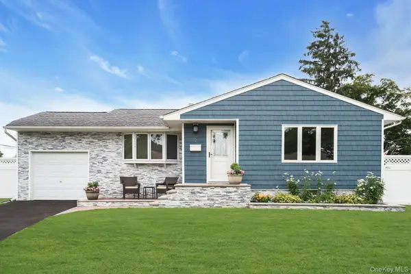5 Stagg Lane, Commack, NY 11725