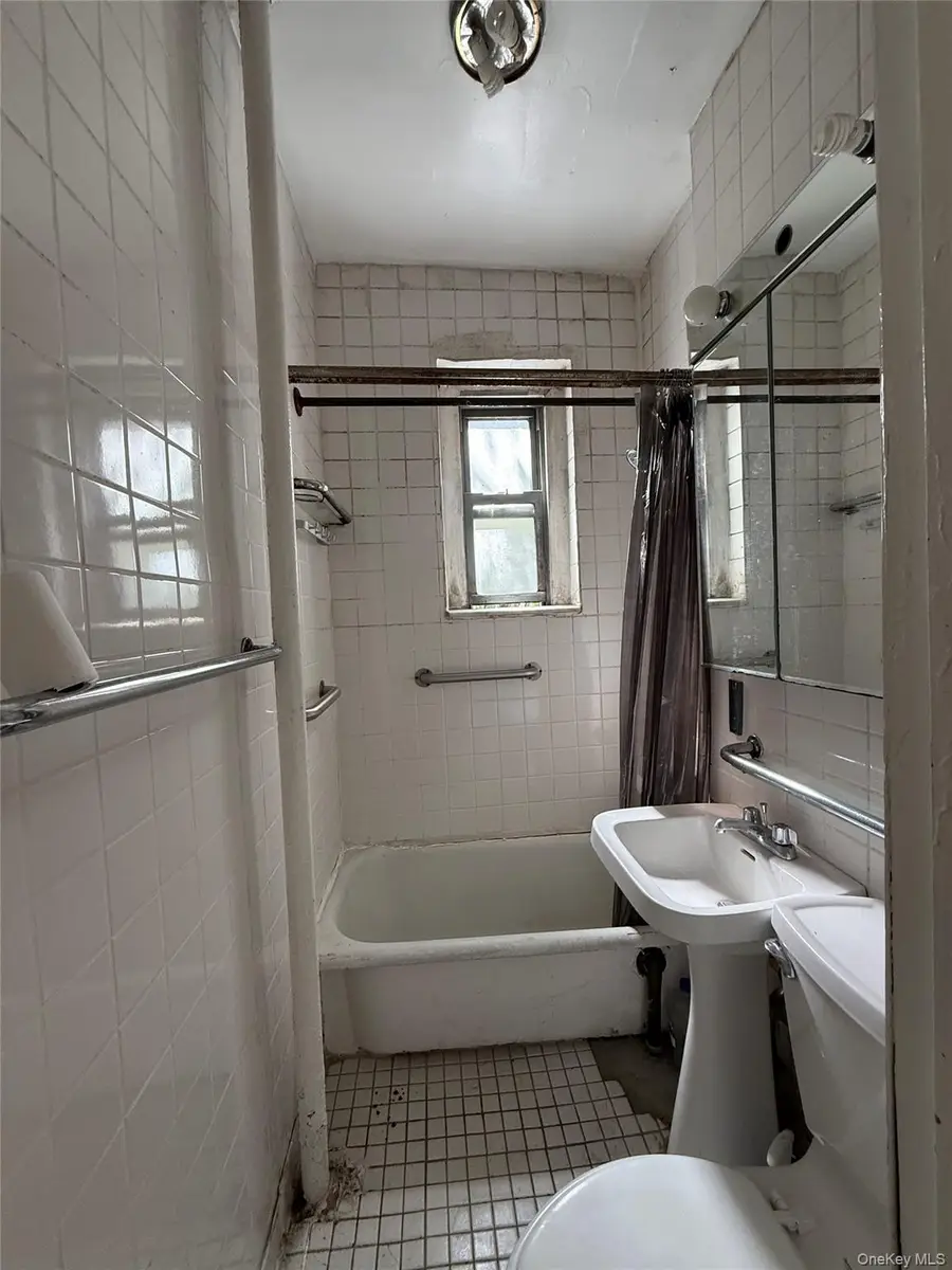 2167 33rd Street #3H, Astoria, NY 11105 - #2