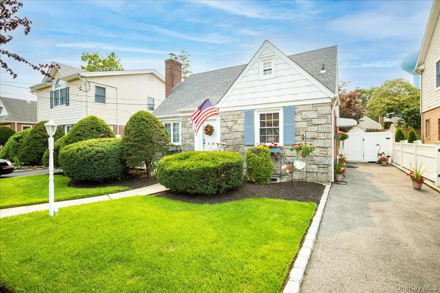 131 Euston Road S, West Hempstead, NY 11552 - #3