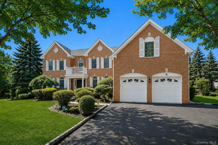 16 Eagle Court, White Plains, NY 10605 - #2