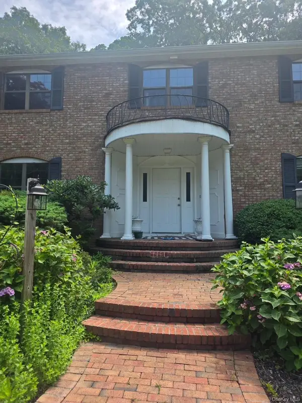 94 Bagatelle Road, Melville, NY 11747