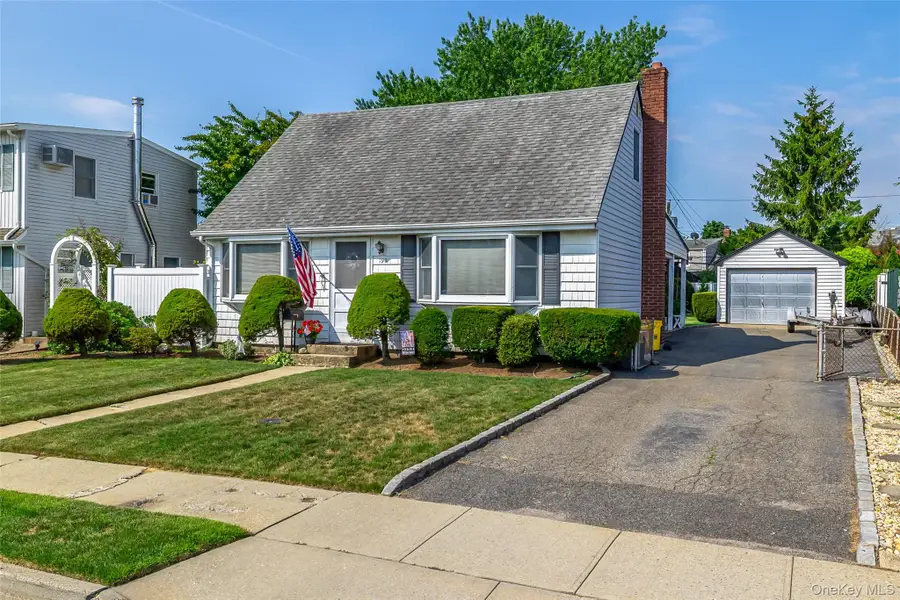 190 Cottage Boulevard, Hicksville, NY 11801 - #2
