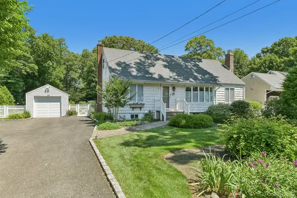 119 Brook Lane, Smithtown, NY 11787