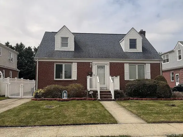 35 Rose Lane, New Hyde Park, NY 11040