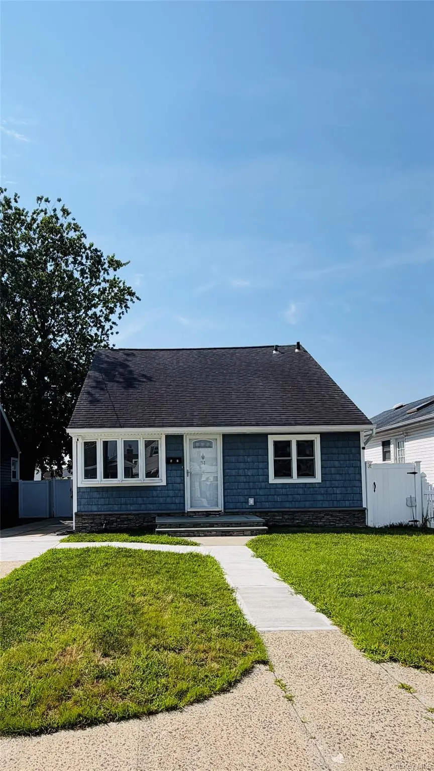 51 E Hollywood Avenue, Lindenhurst, NY 11757 - #2