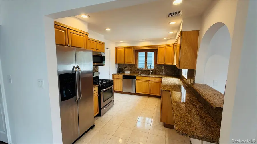 51 E Hollywood Avenue, Lindenhurst, NY 11757 - #3