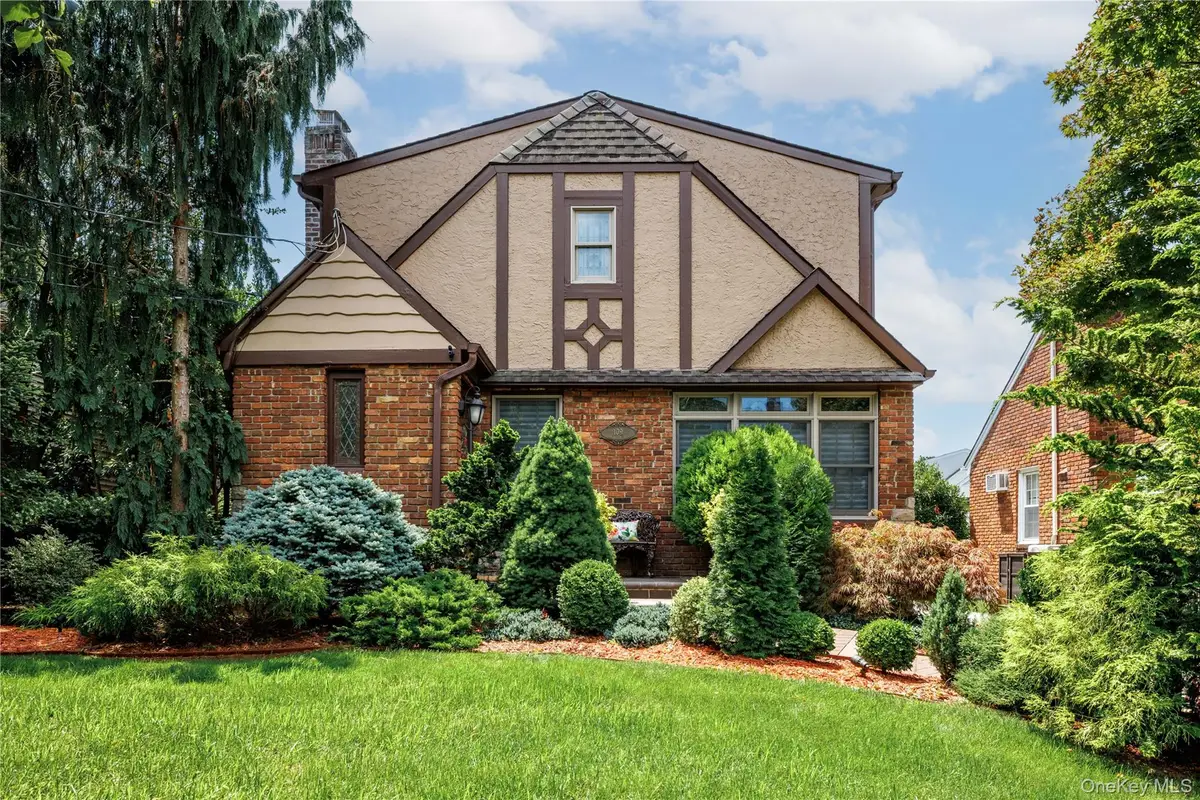 109 Doncaster Road, Malverne, NY 11565 - #1