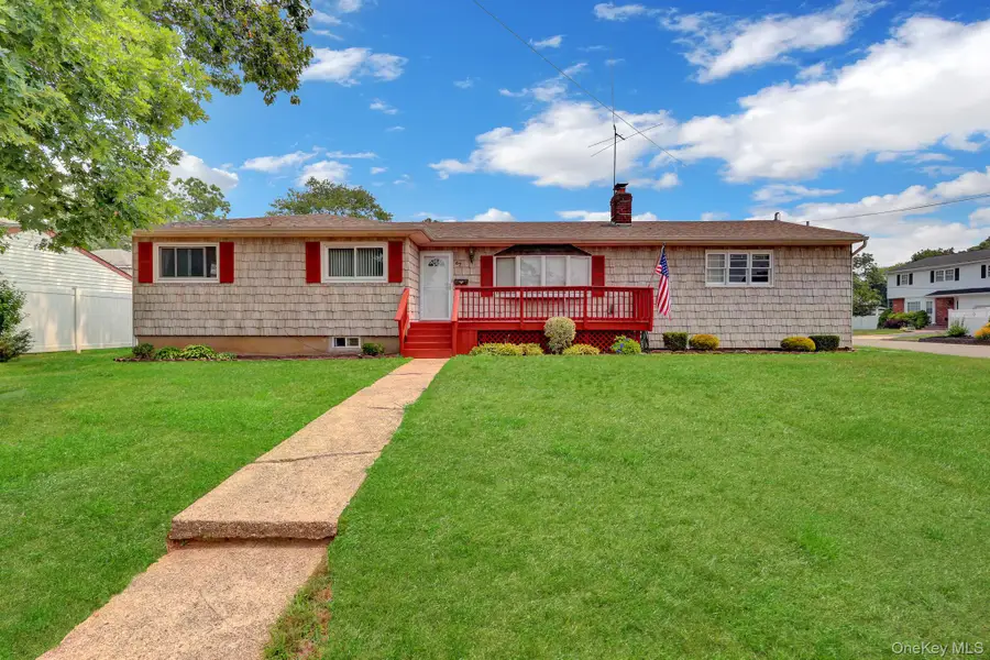 47 Whittier Avenue, North Babylon, NY 11703 - #3
