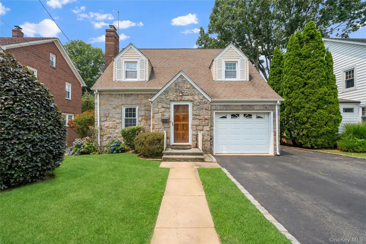 19 Chestnut Street, Glen Cove, NY 11542 - #1