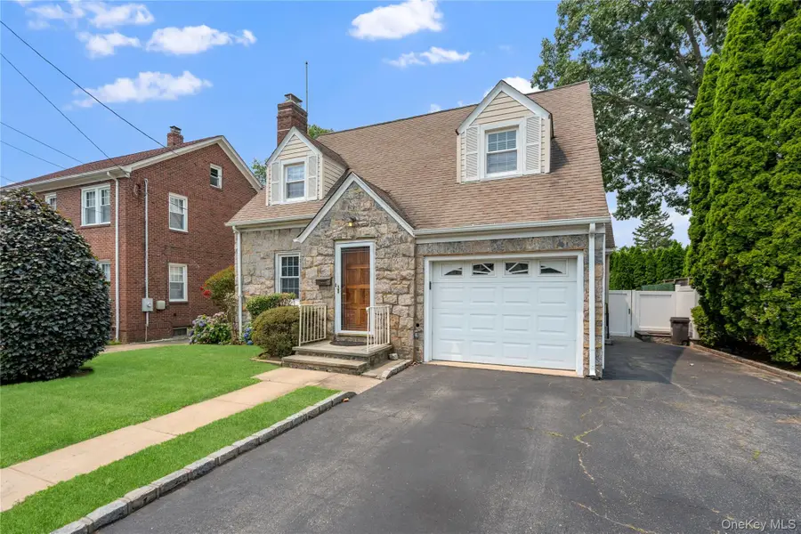 19 Chestnut Street, Glen Cove, NY 11542 - #2