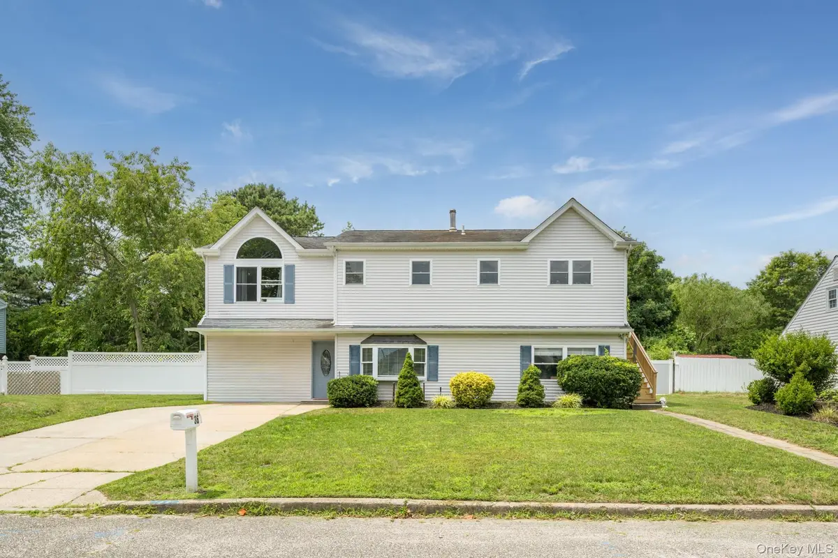 36 Balsam Drive, Medford, NY 11763 - #1