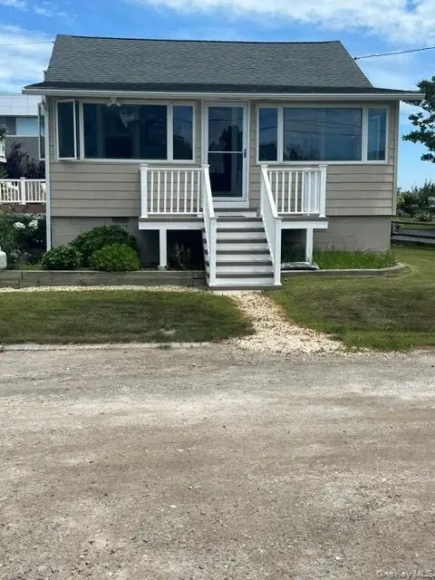 18 Beach, Laurel, NY 11948