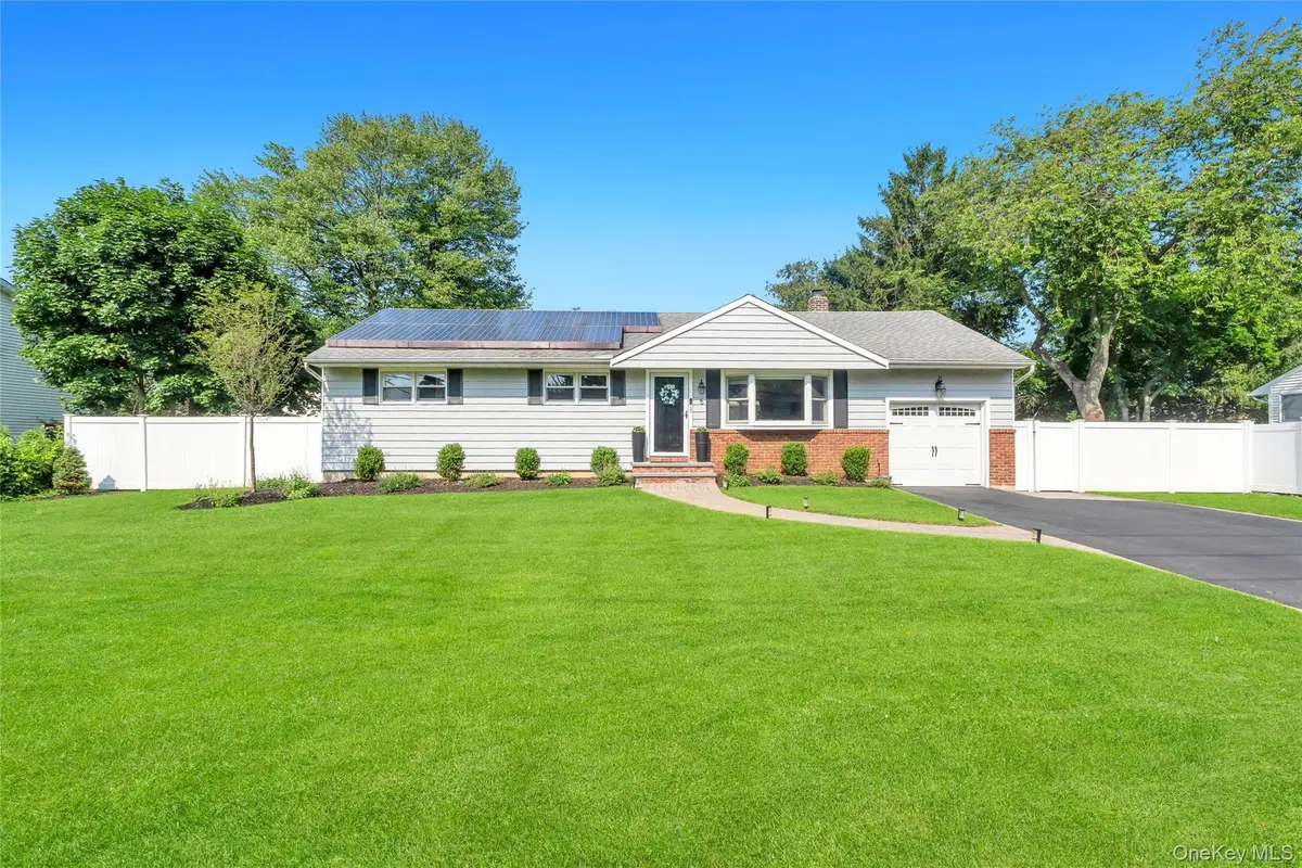 5 Shaftsbury Lane, Melville, NY 11747 - #1