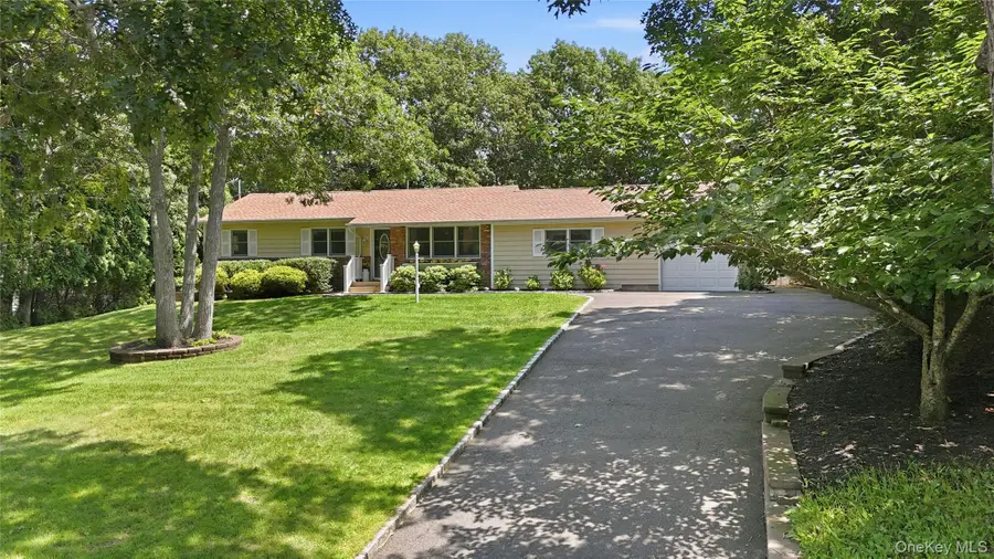 5 Columbine Avenue, Hampton Bays, NY 11946 - #2