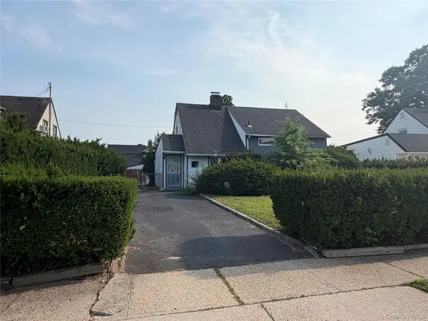 20 Rigger Lane, Levittown, NY 11756