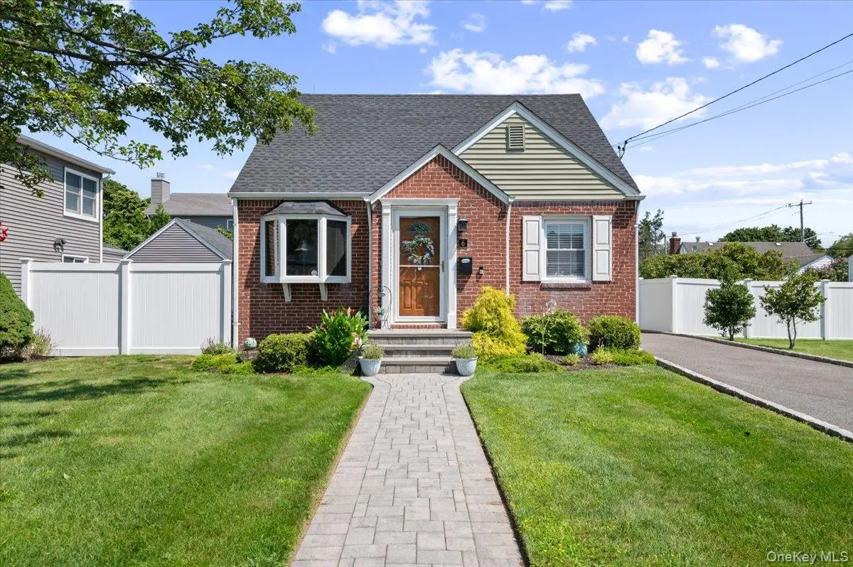 6 Dorcas Avenue, Syosset, NY 11791 - #1