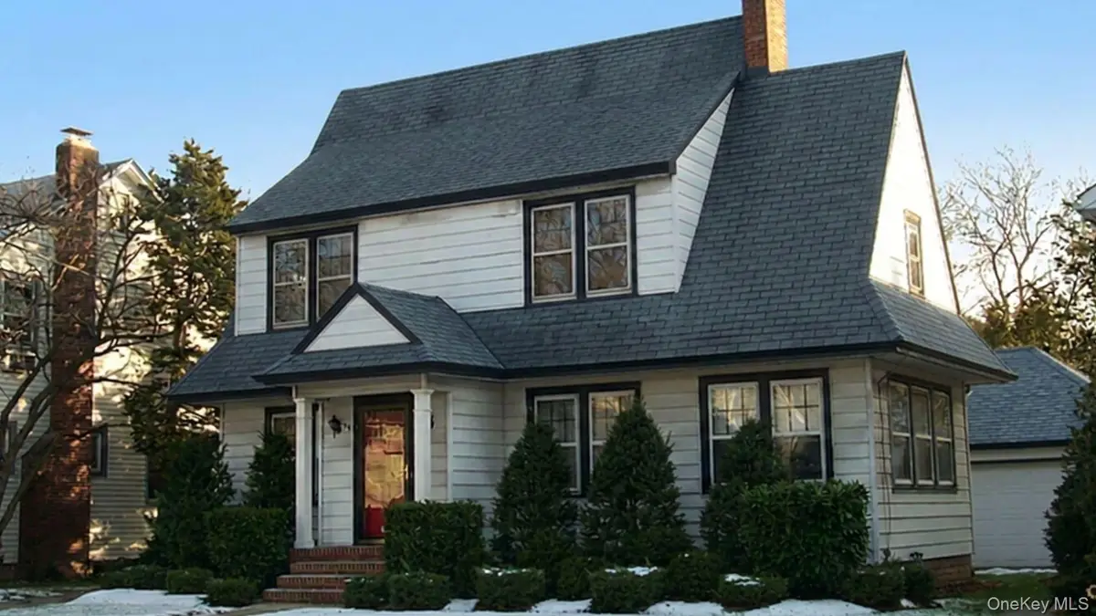 44 Muirfield Road, Rockville Centre, NY 11570 - #1