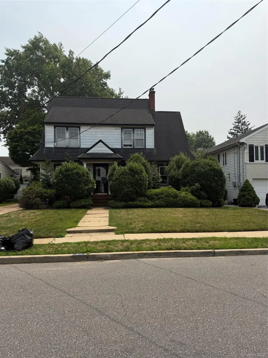 44 Muirfield Road, Rockville Centre, NY 11570 - #2