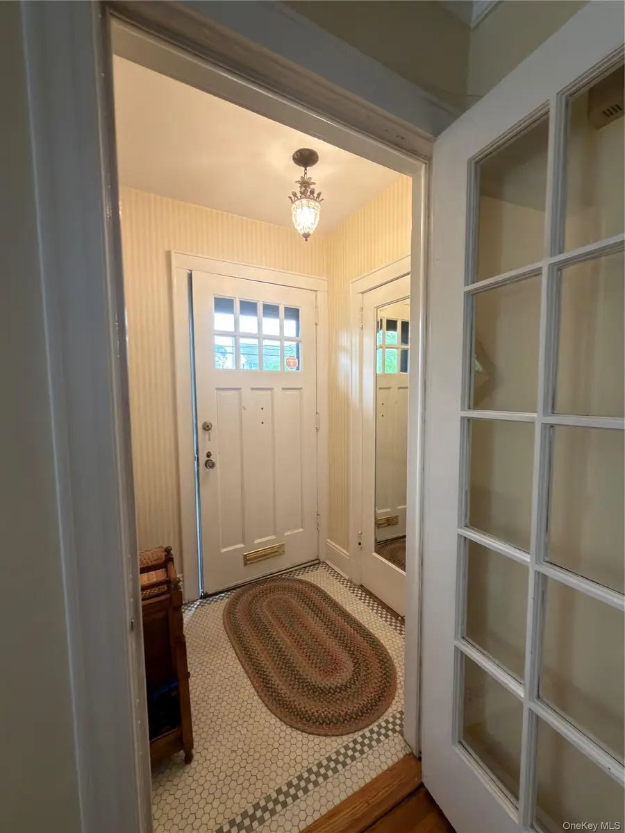 44 Muirfield Road, Rockville Centre, NY 11570 - #3