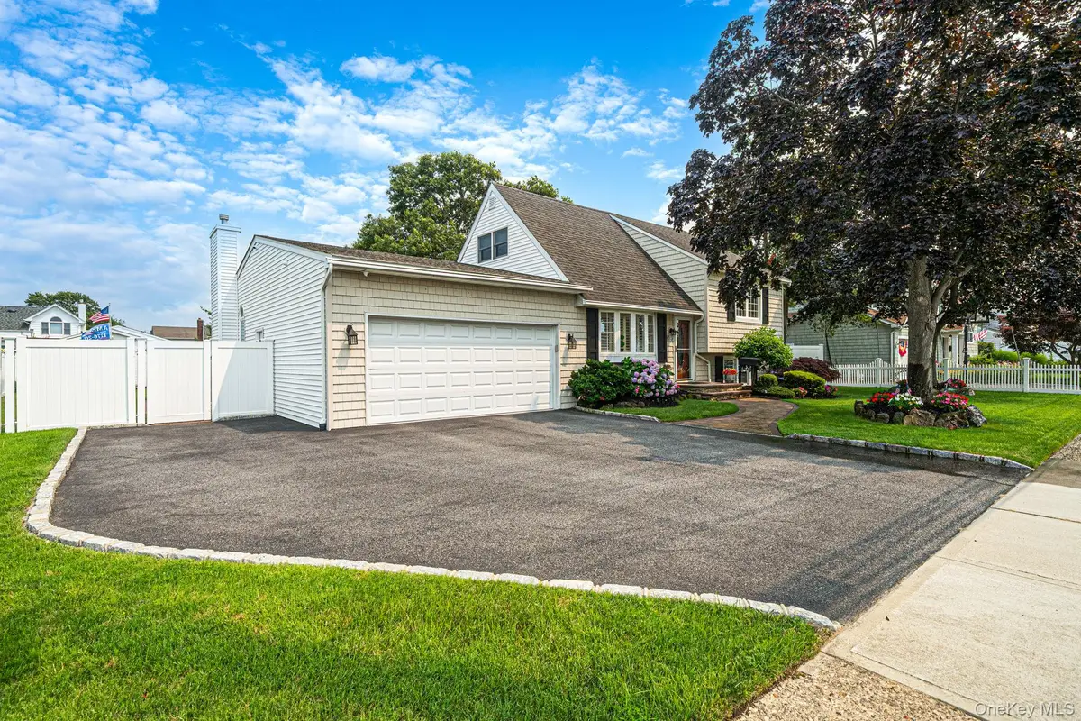 835 Pease Lane, West Islip, NY 11795 - #1