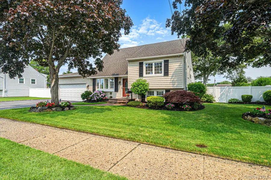 835 Pease Lane, West Islip, NY 11795 - #3