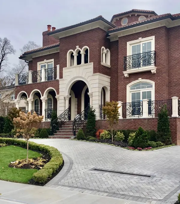 18 Boulevard, Malba, NY 11357