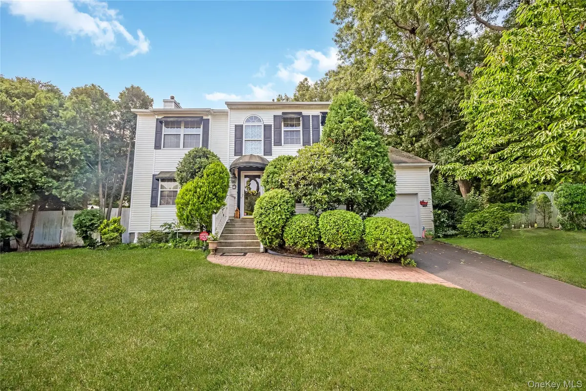 10 Gaetano Lane, Coram, NY 11727 - #1