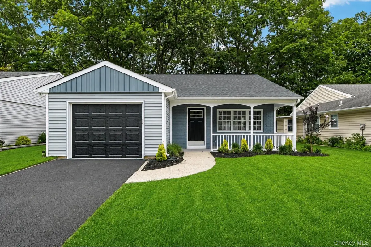 190 Canterbury Drive, Ridge, NY 11961 - #1