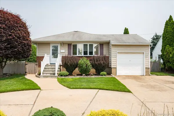 3191 N Jerusalem Road, Levittown, NY 11756
