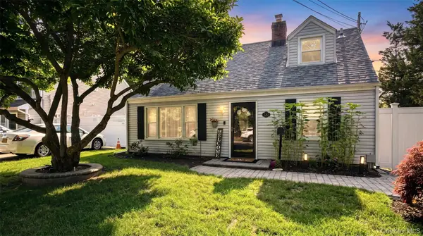 520 Riverside Avenue, Massapequa, NY 11758