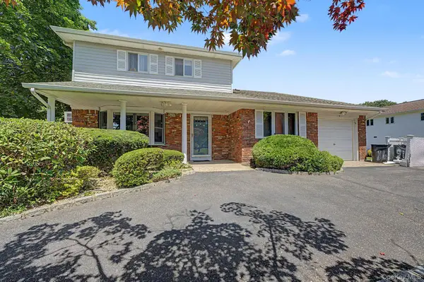 16 Cross Bow Lane, Commack, NY 11725
