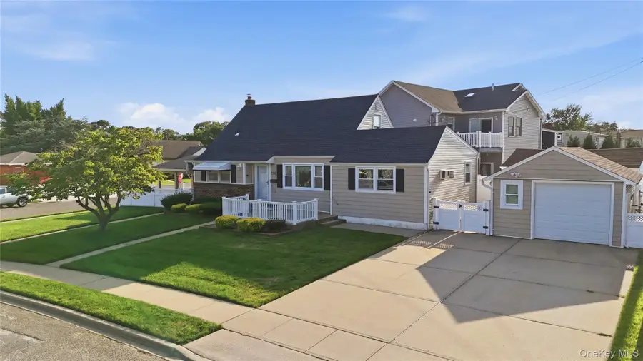 790 Woodside Drive, Wantagh, NY 11793 - #2