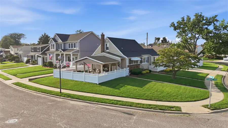 790 Woodside Drive, Wantagh, NY 11793 - #3