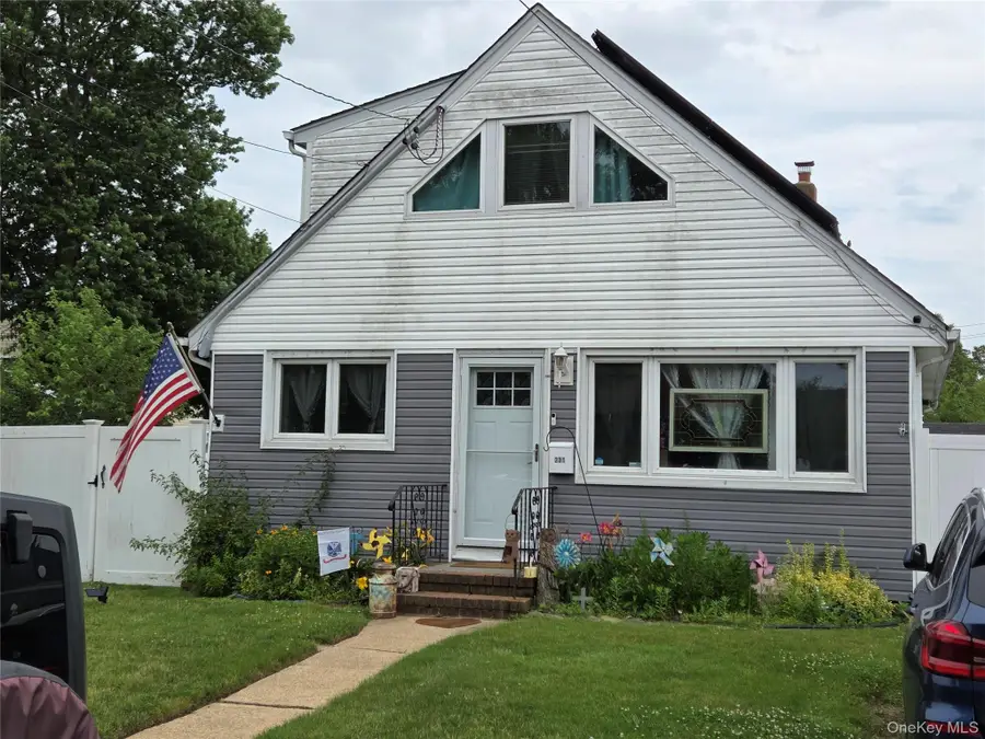 231 E Hampton Road, Lindenhurst, NY 11757 - #3