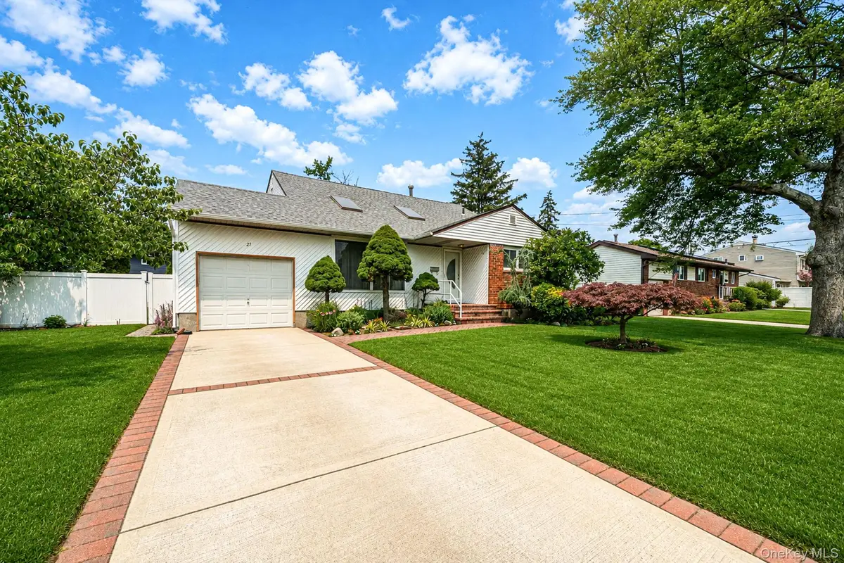 27 Ventura Drive, North Babylon, NY 11703 - #1