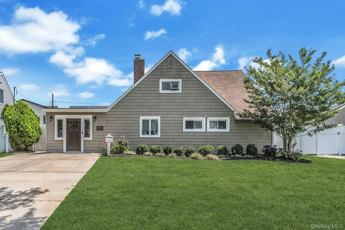31 Martin Lane, Westbury, NY 11590 - #1