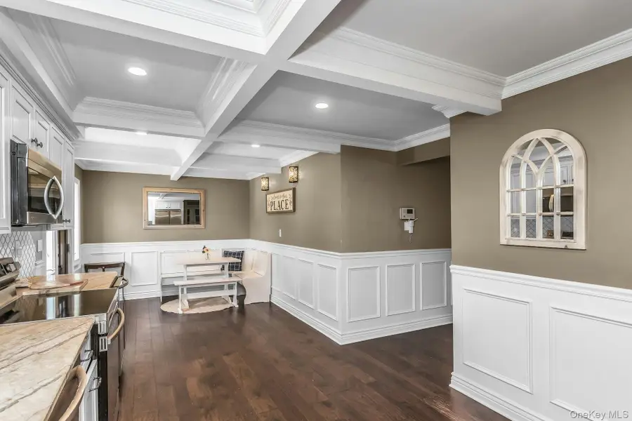 31 Martin Lane, Westbury, NY 11590 - #3