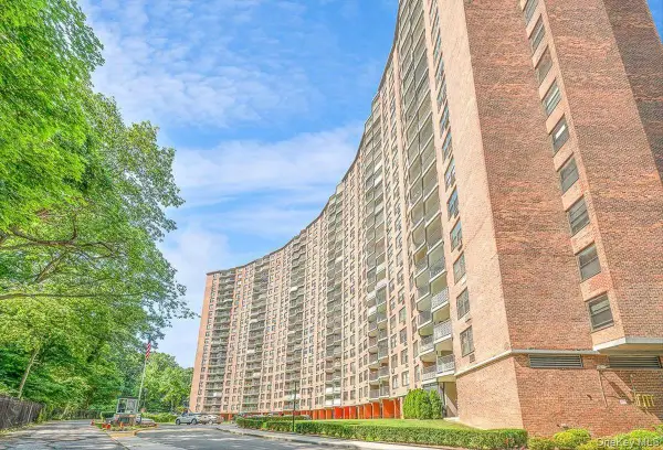90-60 Union Turnpike #1E, Glendale, NY 11385