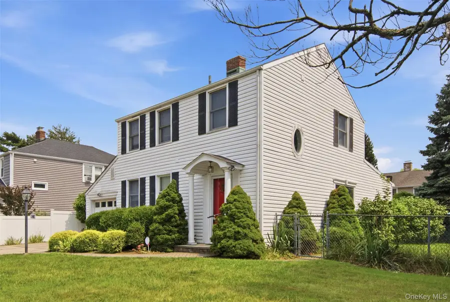 118 Magnolia Street, Westbury, NY 11590 - #3