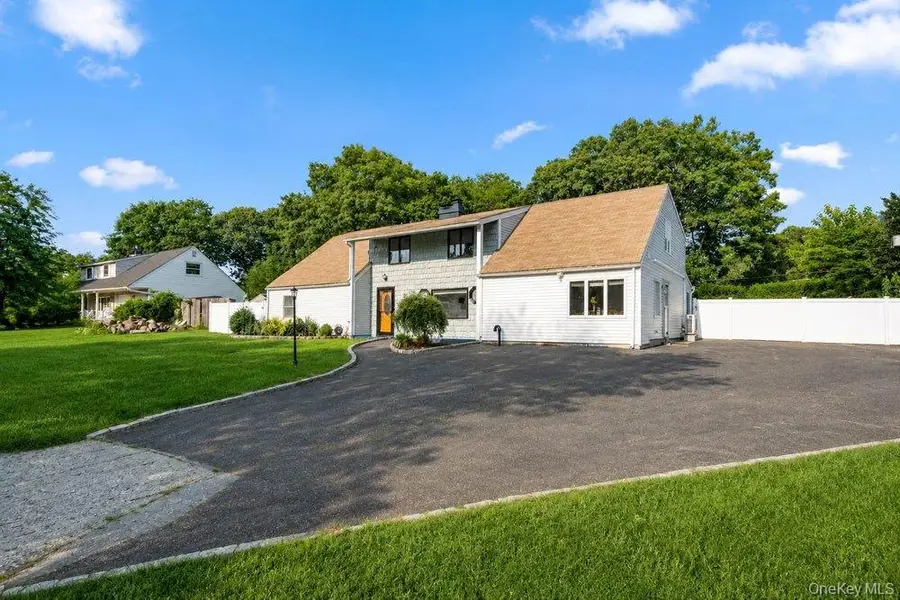 21 Hackberry Lane, Holbrook, NY 11741 - #2