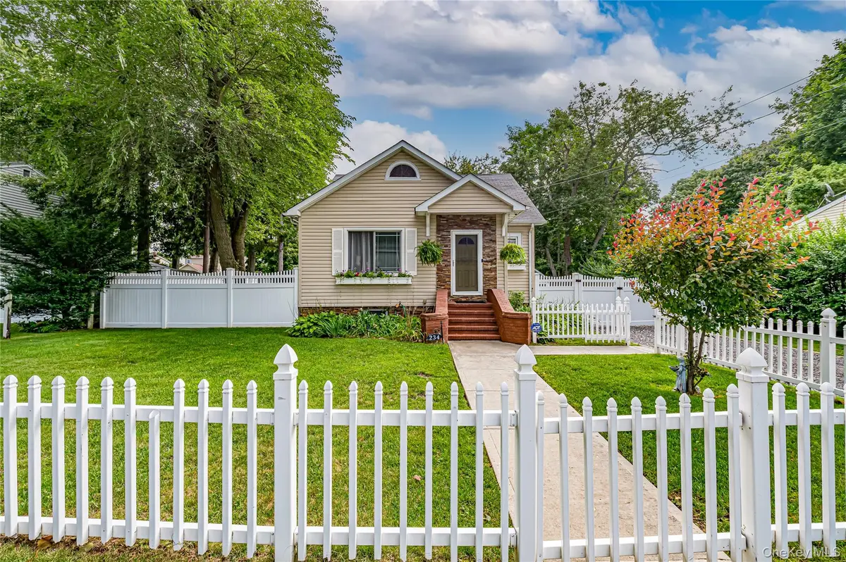 234 Grand Avenue, Lindenhurst, NY 11757 - #1
