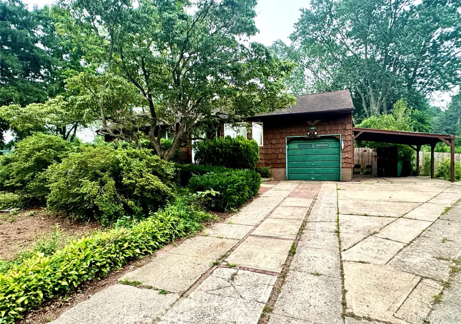 28 Euclid Avenue, Dix Hills, NY 11746 - #2
