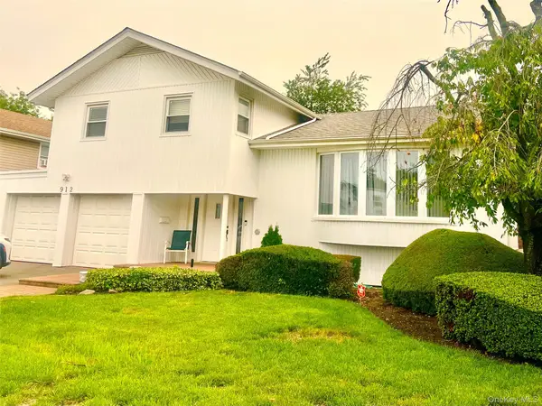 912 Whitehall Drive, North Woodmere, NY 11581