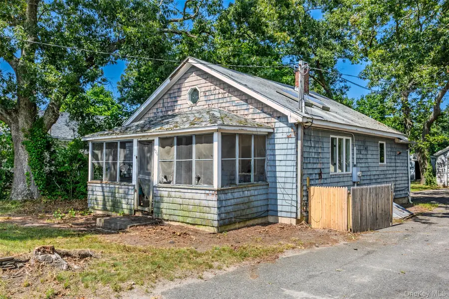 426 Riverleigh Avenue, Riverside, NY 11901 - #2