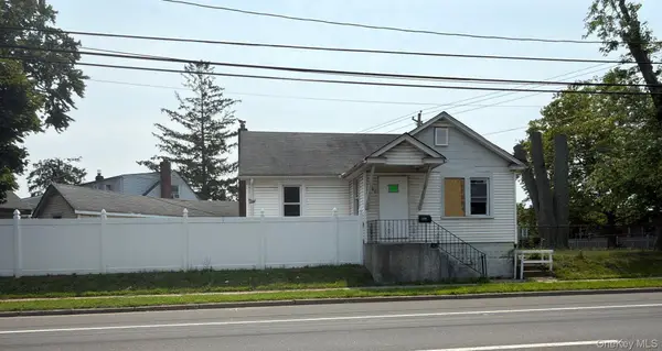 583 Straight Path, West Babylon, NY 11704