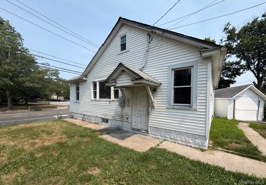 583 Straight Path, West Babylon, NY 11704 - #2