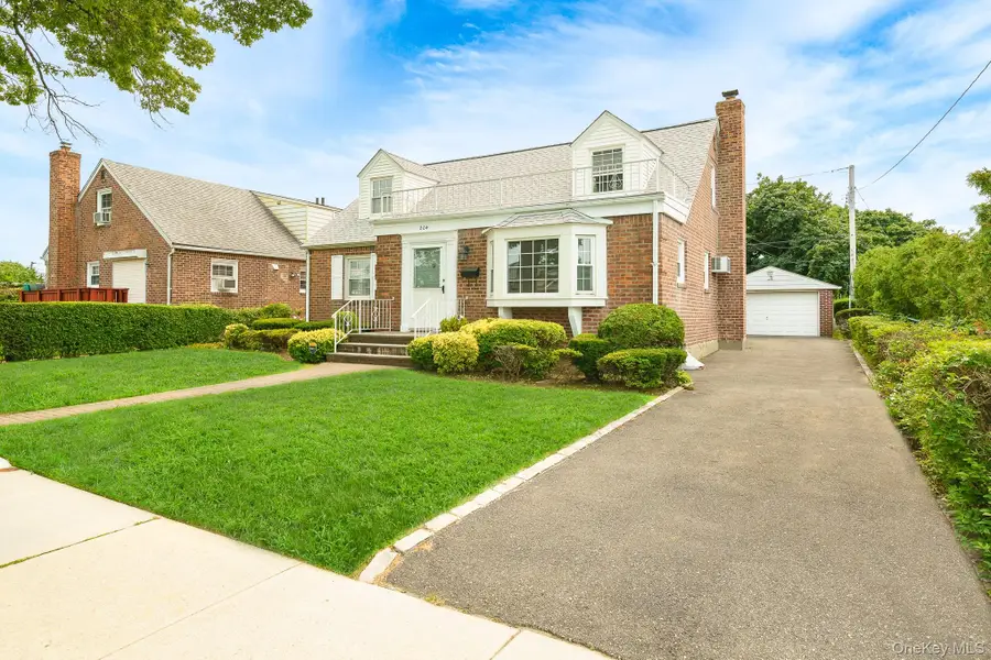 204 Center Street, Williston Park, NY 11596 - #2